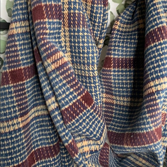 UO Plaid Scarf - Picture 2 of 4